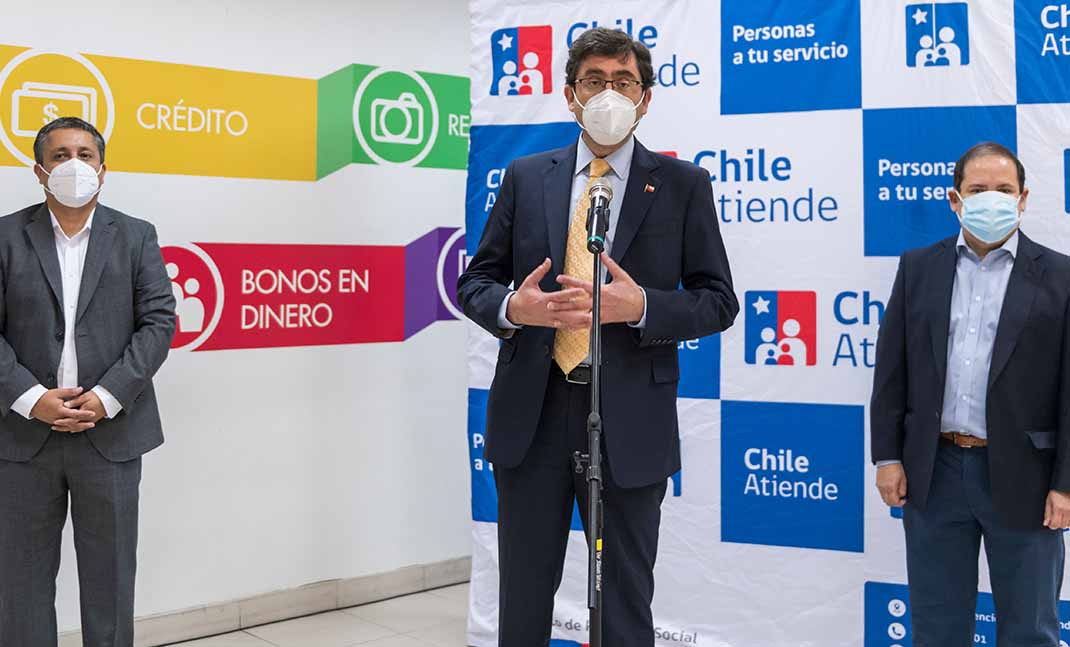 Autoridades presentes en acto pago tercera nómina Aporte Familiar Permanente.
