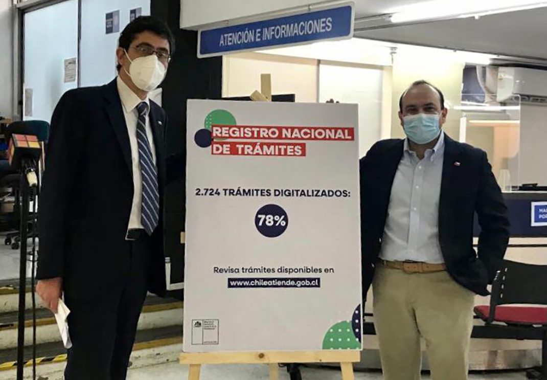 Autoridades de Gobierno, junto a letrero con texto "Registro Nacional de Trámites", 2724 trámites digitalizados, 78%.