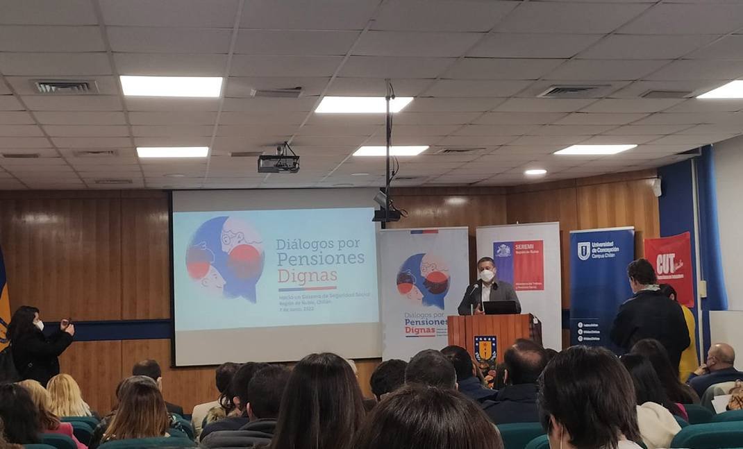 Director Nacional IPS exponiendo sobre tema de nota.